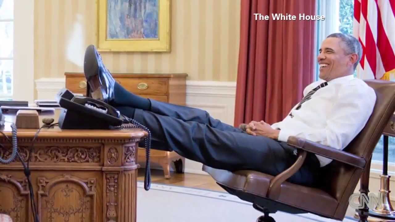 https://mediooccidente.files.wordpress.com/2013/09/obama-feet-on-the-desk-1.jpg